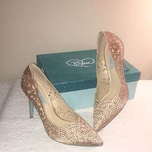 Excellent condition Betsey Johnson heels!